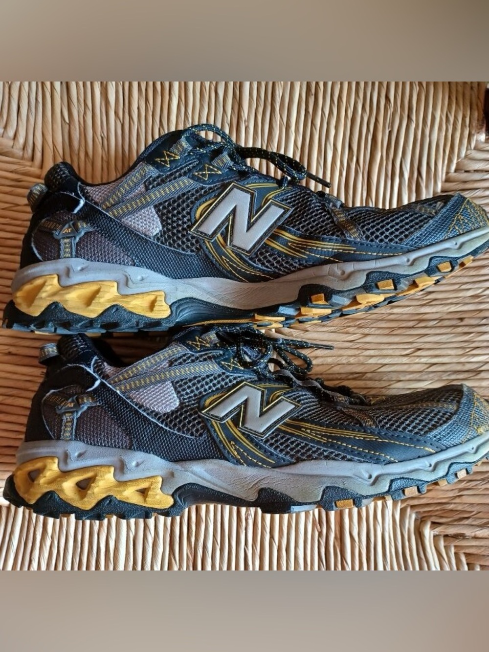 Men’s size 10 New Balance running shoes
